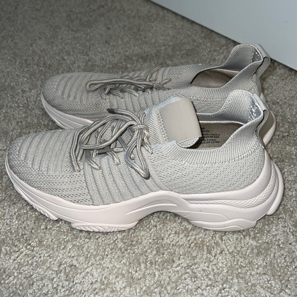 Cushionaire Sneakers size 7